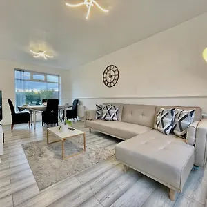 In Leeds Holiday home