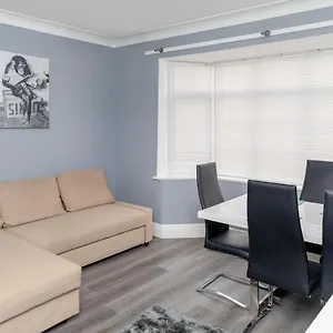 Centre Spacious House Free Parking And Wi-fi Apartment